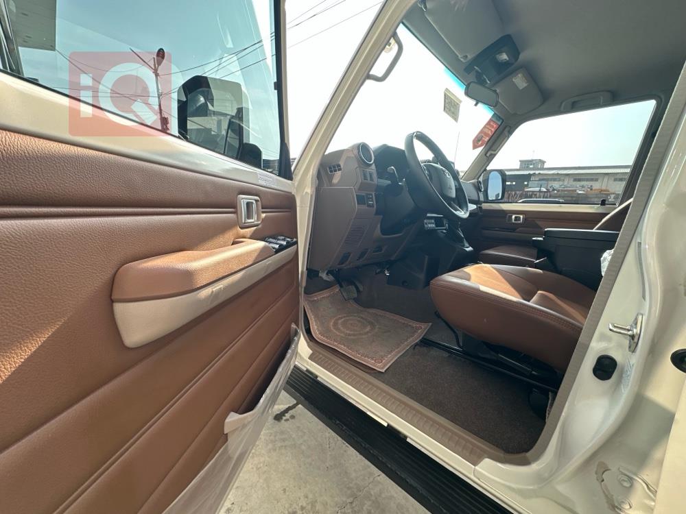 تويوتا لاند كروزر 76